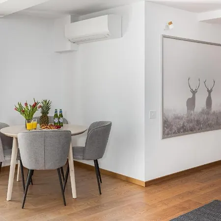 Apartman Peak - Old Town - By Cityhostse Deschide In Fereastra Noua Brassó